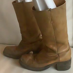 Mens 10 1/2 vintage banana Frye Boots 1970s 3” heel, black label in rt boot 1853